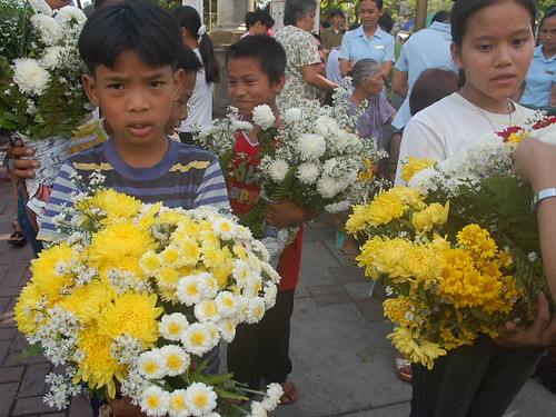 Pinoy Filipino Pilipino Buhay  people pictures photos life Philippinen  菲律宾  菲律賓  필리핀(공화�)  philippines church vendor flowers selling
