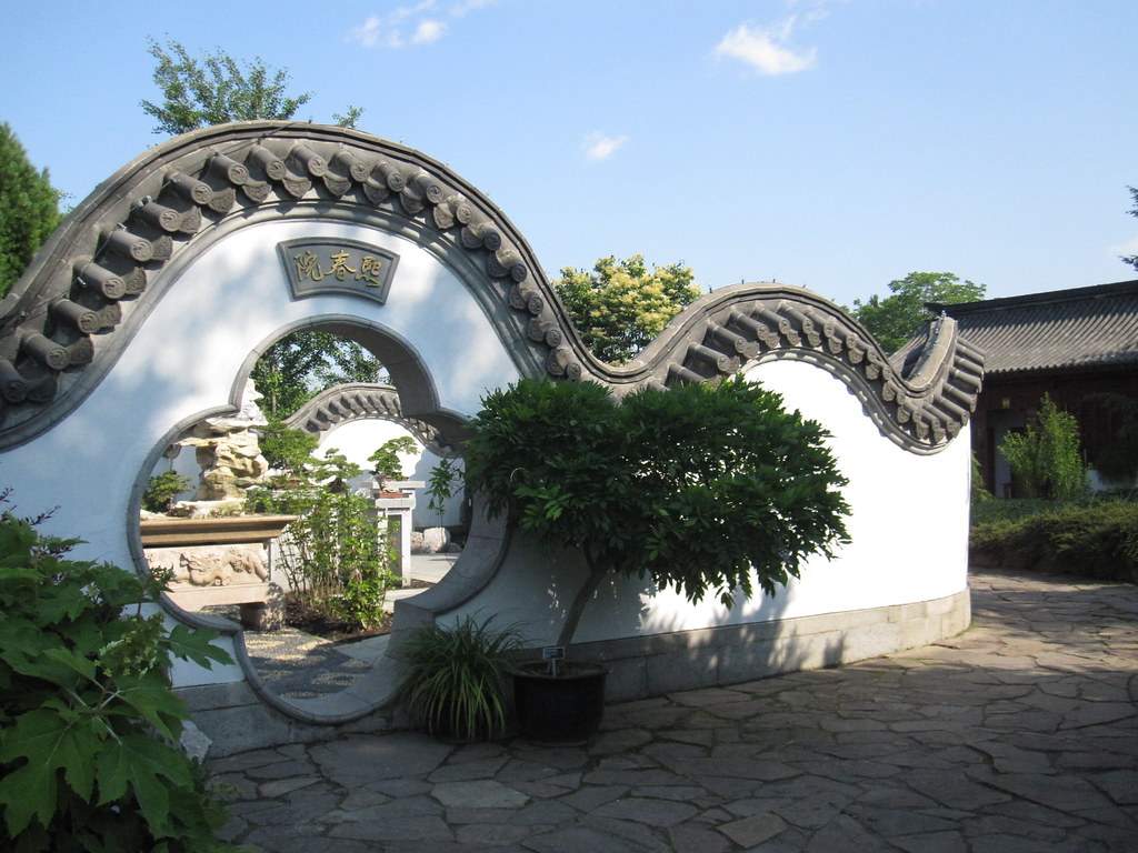 Serpentine wall, Chinese Garden
