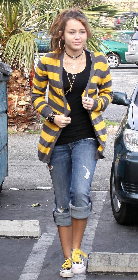 miley-cyrus-family-paty-lunch-09