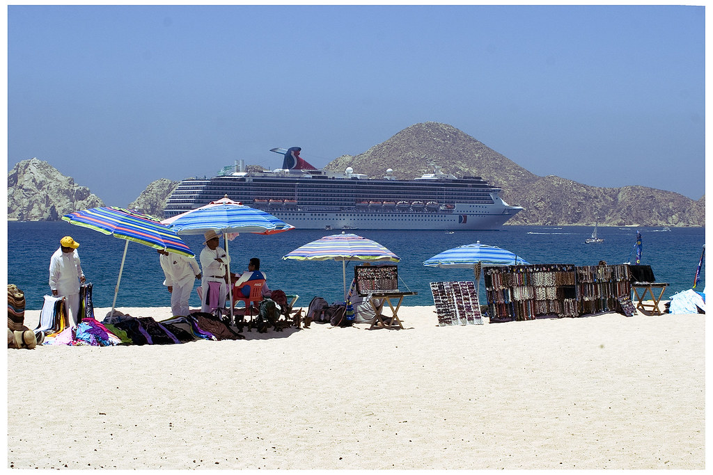 Riu Palace Cabo vendors and cruise ship