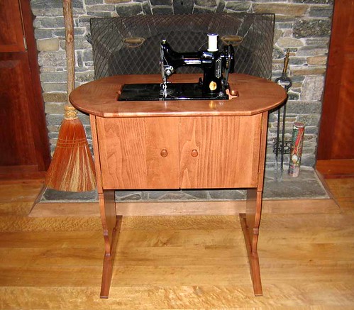 Reproduction Singer Featherweight table
