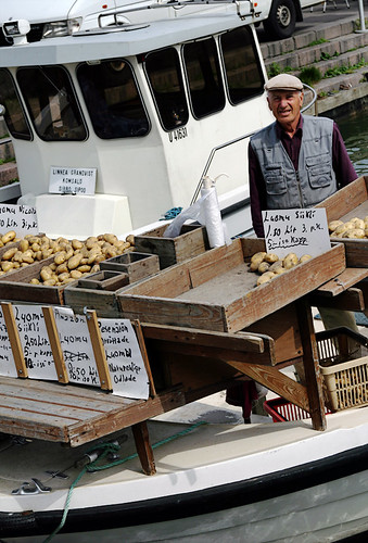Floating potato market
