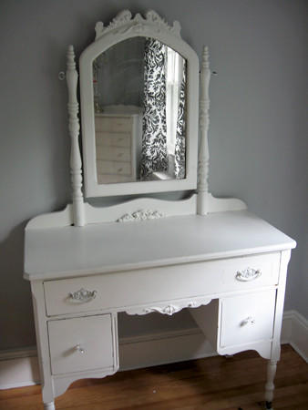 vanity table and mirror