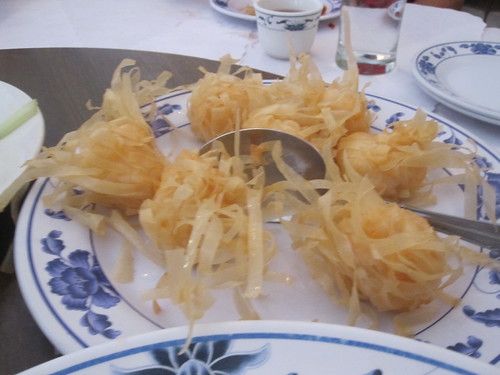 Bird's nest deep fried shrimp dumpling