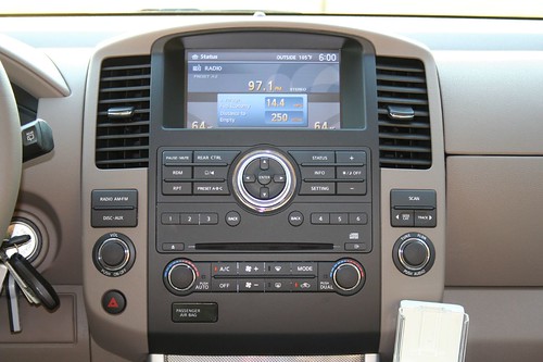2008 Nissan Pathfinder SE - Interior 