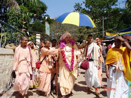 H H Jayapataka Swami in Tirupati 2006 - 0047 por ISKCON desire  tree.