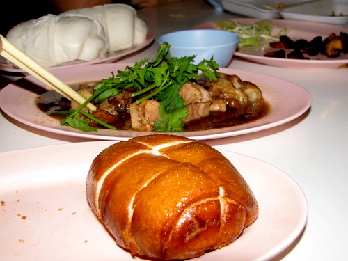 Pork leg stew and mantou