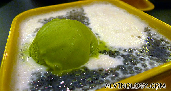 My order - Black pearl in vanilla sauce with green tea ice cream