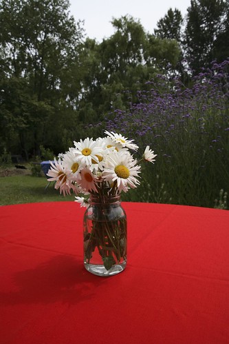 daisies on every table