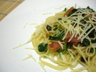 Spaghetti with lime and rocket (arugula)