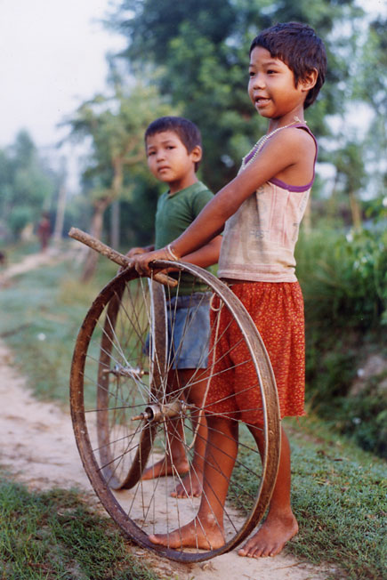 Wheels, Children in Bardiya, western terai plains of Nepal. The region is a strong Maoist hold. Sept. 2004 by Kashish Das Shrestha