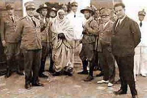 Italian invaders of Libya posing with Lion of the Desert Omar Almukhtar by Libda's Gallery.
