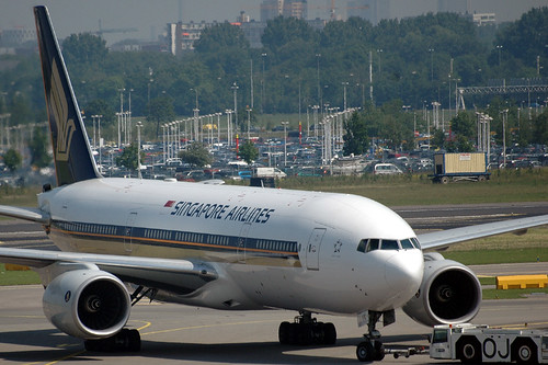 Singapore Airlines 777-212ER 9V-SVK