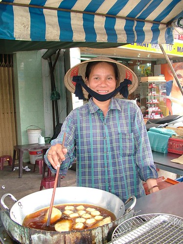 Vietnam . Food Vendor Saigon. (431)