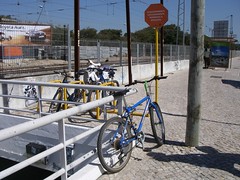 Estacionamento para bicicletas no lado Sul da estação de comboios de Oeiras