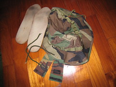 Insoles, jungle hat, gutters and epulettes in the same bag