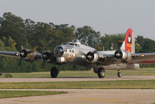 Warbird picture - Boeing B-17G Flying Fortress &quot;Aluminum Overcast&quot;