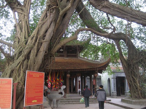 Đền Thánh Mẫu tại thị xã Hưng Yên by misavn1993.