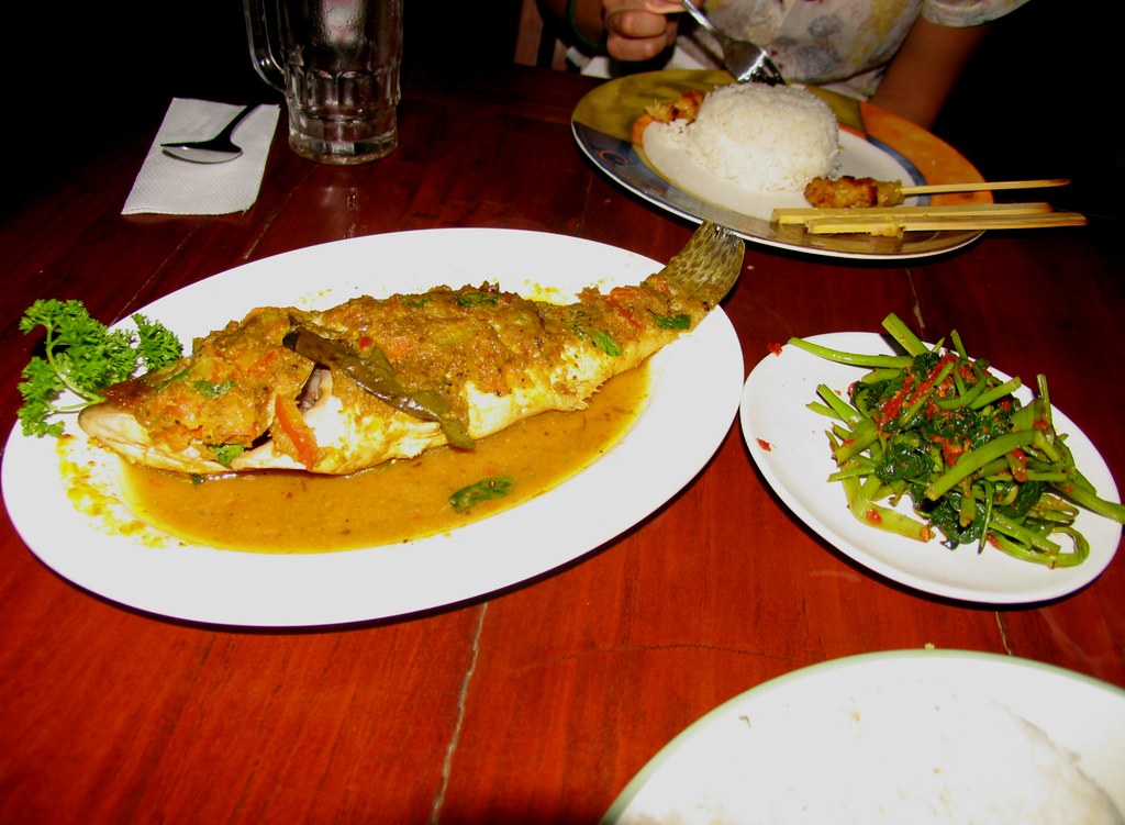 Pepes Ikan and Plecing Kangkung at Marina Warung