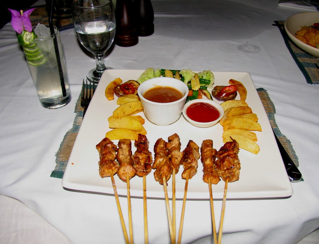 Sate Ayam (with delicious grilled vegetables) at Komang John Cafe