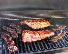 Barbecuing ribs