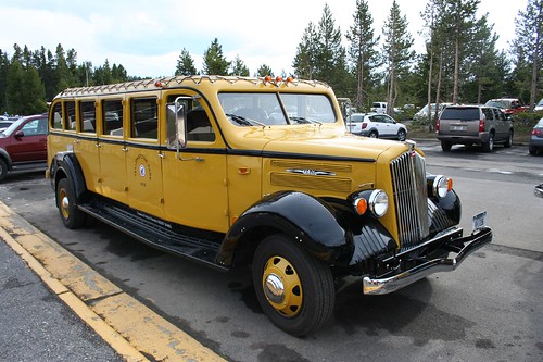 the yellowstone bus