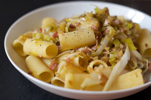 Pasta with endive, leek and bacon