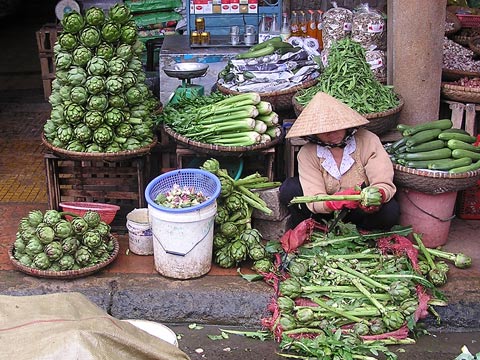 dalat market artichokes