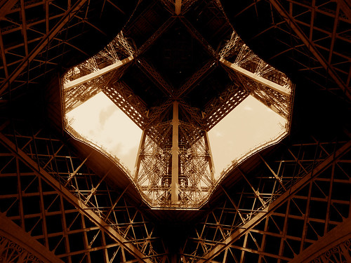 Interrail 07 - D1B - Tour Eiffel <b>Interrail 2007 - Eastern Europe</b>  <b>Day</b>: 1 <b>Image</b>: 1B <b>Place</b>: Tour Eiffel <b>Title </b>: Tour Eiffel