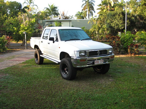 Hilux now with sidesteps