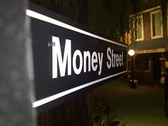 link to a photo of a road sign saying 'Money Street'