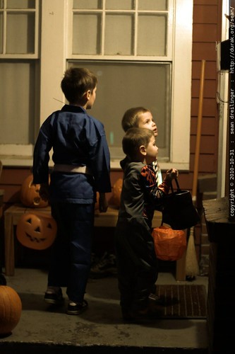 waiting at the door on halloween - MG 0440.JPG