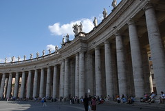 聖彼得廣場旁的圓柱廊(Piazza S. Pietro)