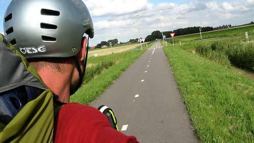 Perfect cycle path near Gervliet, The Netherlands