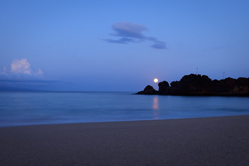 Moonset in Maui