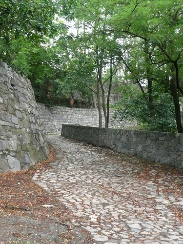 The path up to the center of Tabor