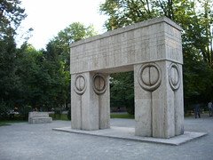 Gate of the Kiss, Targu Jiu