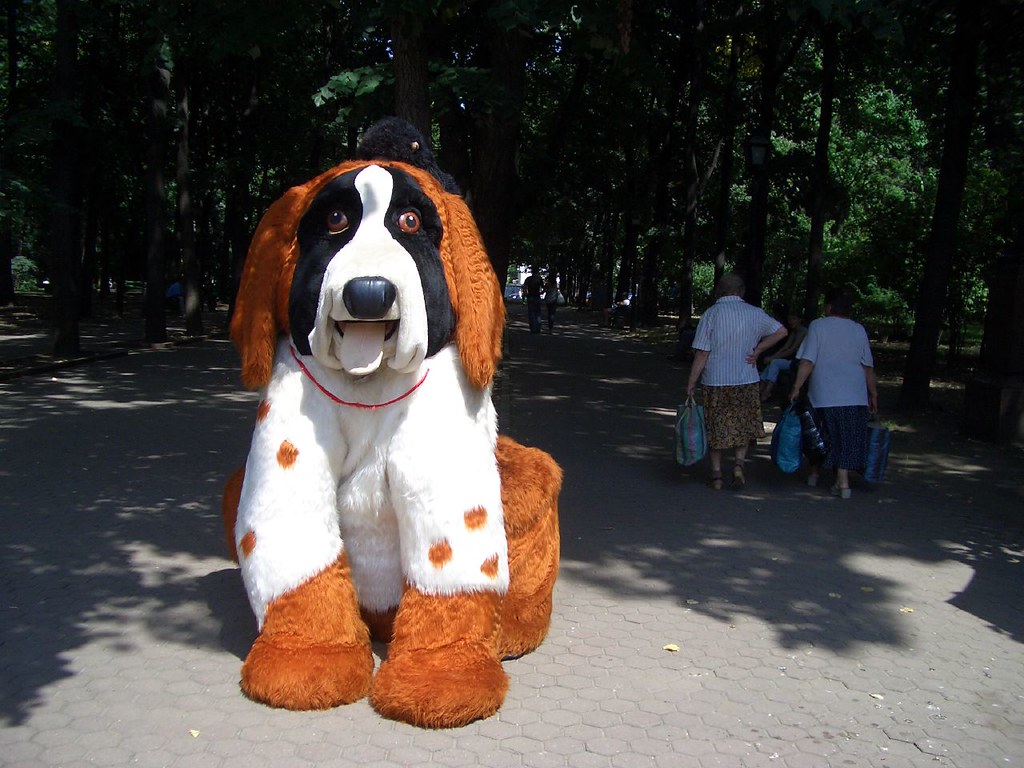 : Random giant (fake) dog in Stefan cel Mare park, Chisinau, Moldova