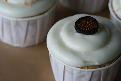 fresh fig and almond cupcake bombe