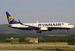 Ryanair (Fuerteventura) B737-8AS EI-EKP GRO 25/05/2010