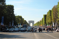 Paris: Avenue des Champs-Élysées - Arc de Trio...