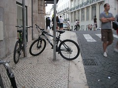 O estacionamento de bicicletas possível no Chiado