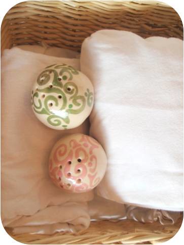 pink&amp;green Soap flakes Ceramic Fragrance ball by ooty