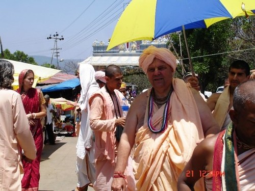 H H Jayapataka Swami in Tirupati 2006 - 0026 por ISKCON desire  tree.