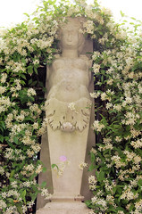 statue in san polo