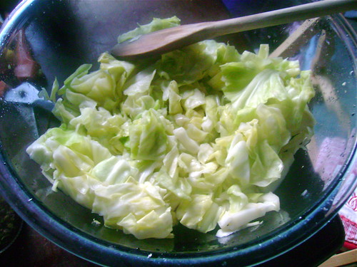 Salt-wilting the cabbage