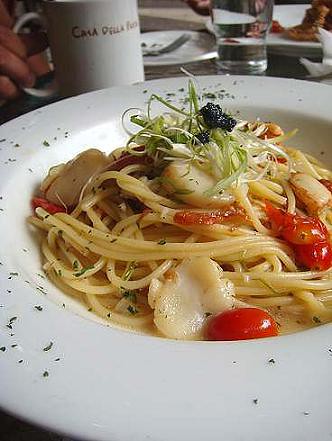 Spaghettei with scallop and crab