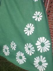green daisy skirt