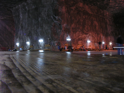 Гигантская соляная шахта в Румынии