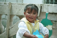 Girl in Peguche, klik om naar de Ecuador foto's te gaan